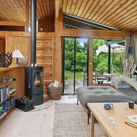 Holiday home Stunning In With Kitchen Ebeltoft
